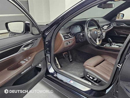 BMW 7-Series — photo 11