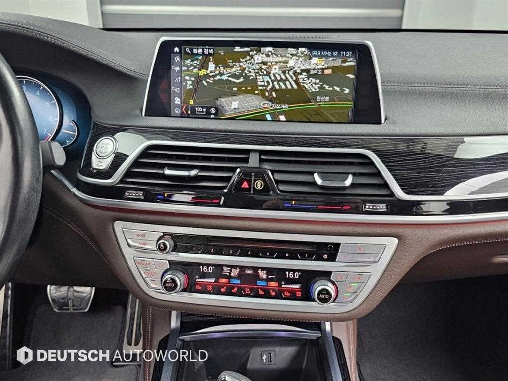 BMW 7-Series — photo 14