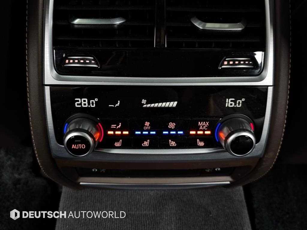 BMW 7-Series — photo 16
