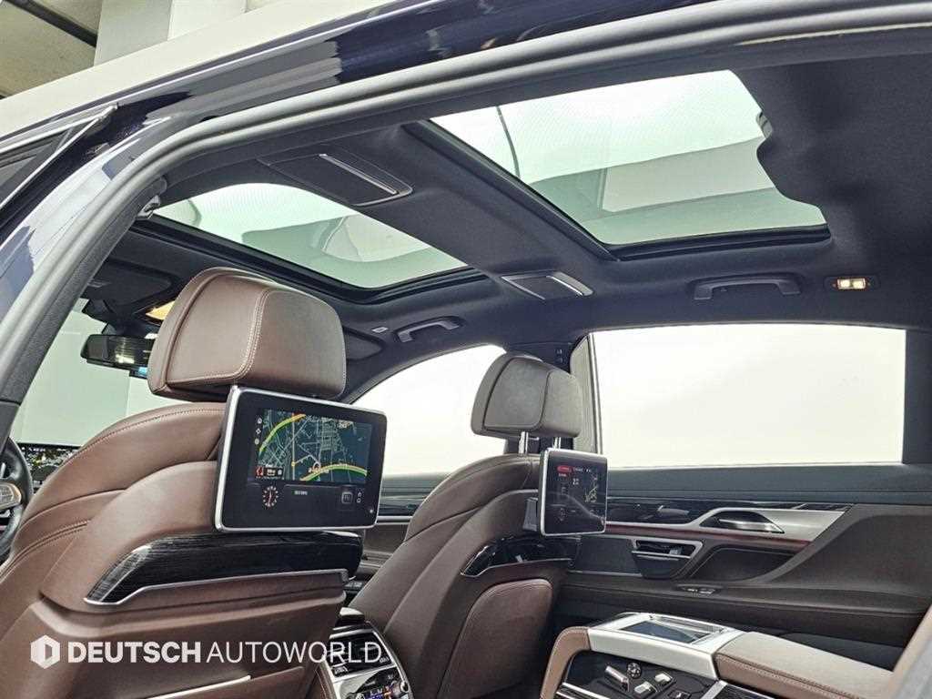 BMW 7-Series — photo 18