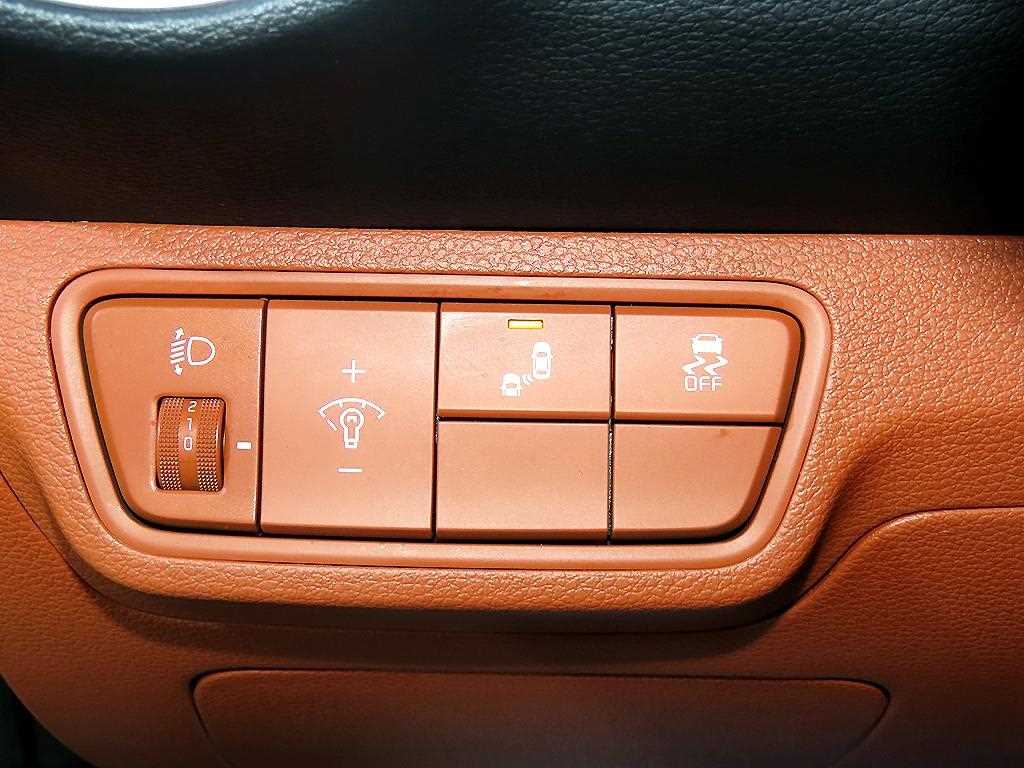 Kia K3 — photo 14