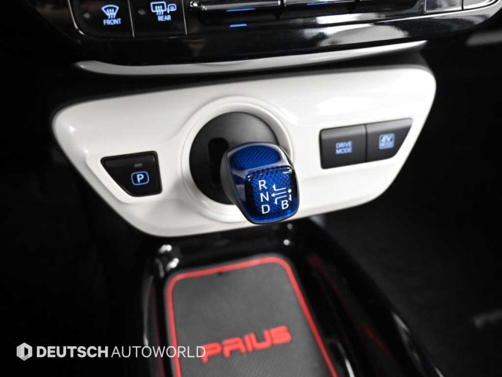 Toyota Prius — photo 09