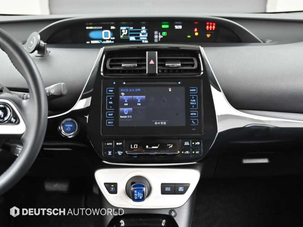 Toyota Prius — photo 14