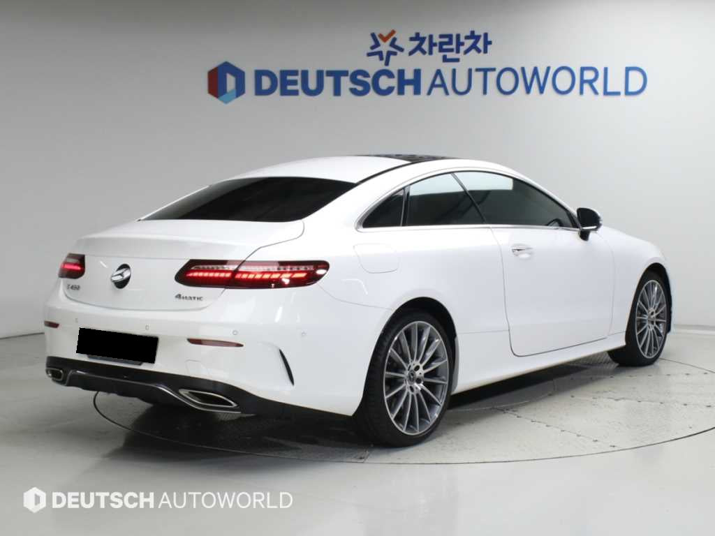Mercedes-Benz E-Class — photo 02