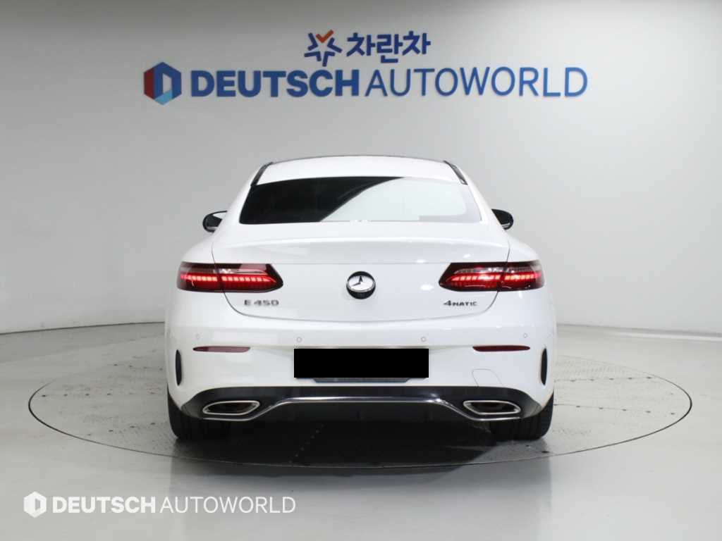 Mercedes-Benz E-Class — photo 04