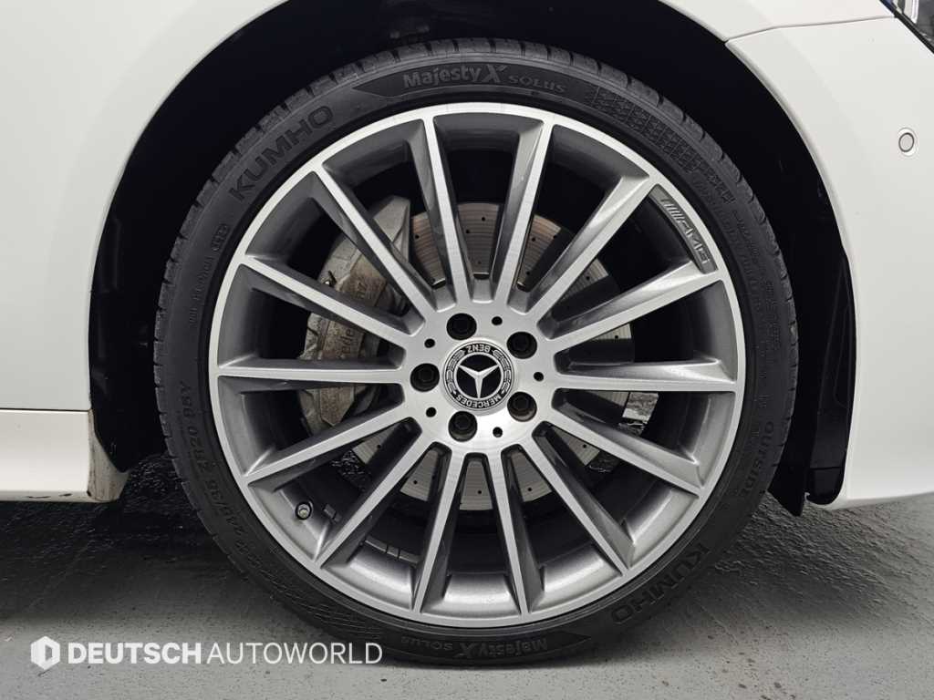 Mercedes-Benz E-Class — photo 05