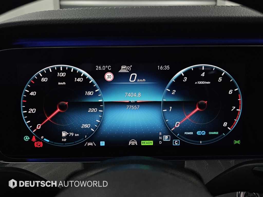 Mercedes-Benz E-Class — photo 08