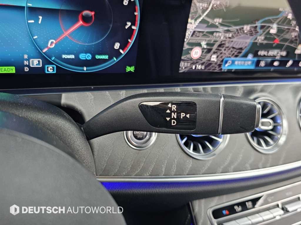 Mercedes-Benz E-Class — photo 09