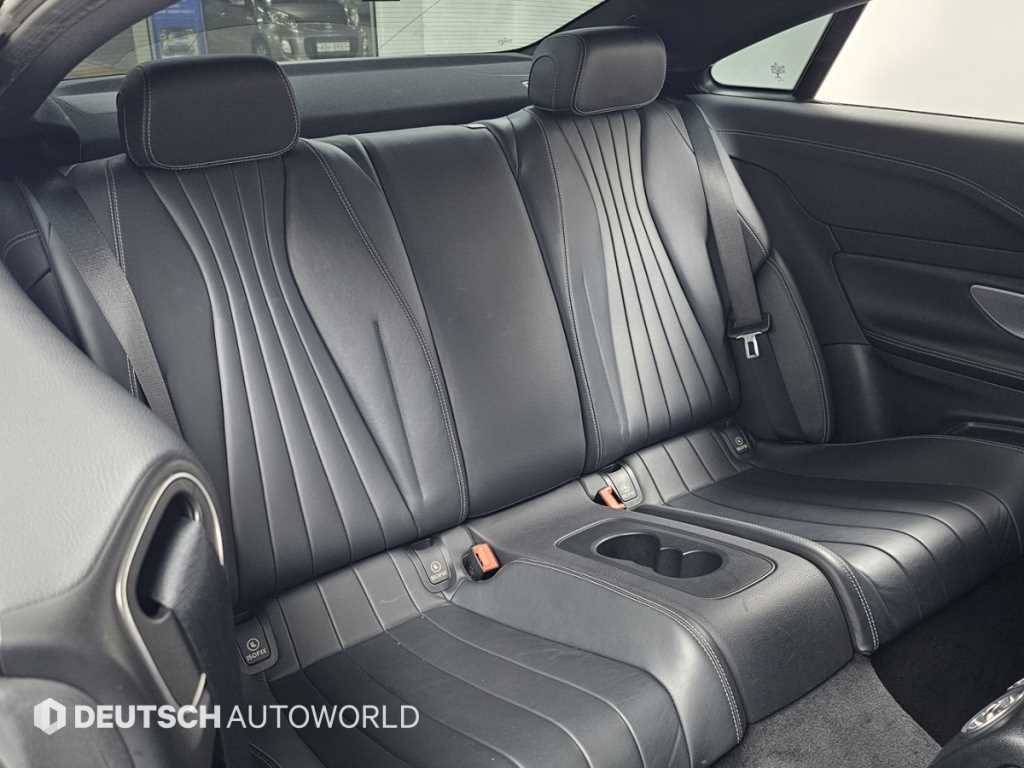 Mercedes-Benz E-Class — photo 12