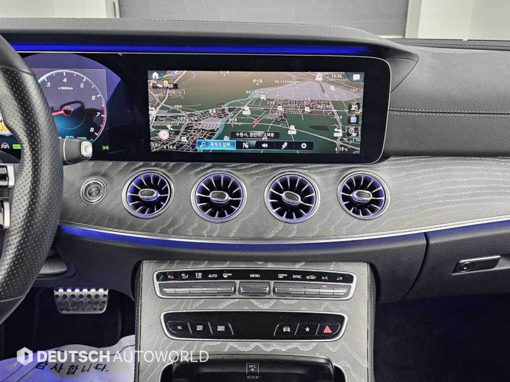 Mercedes-Benz E-Class — photo 14