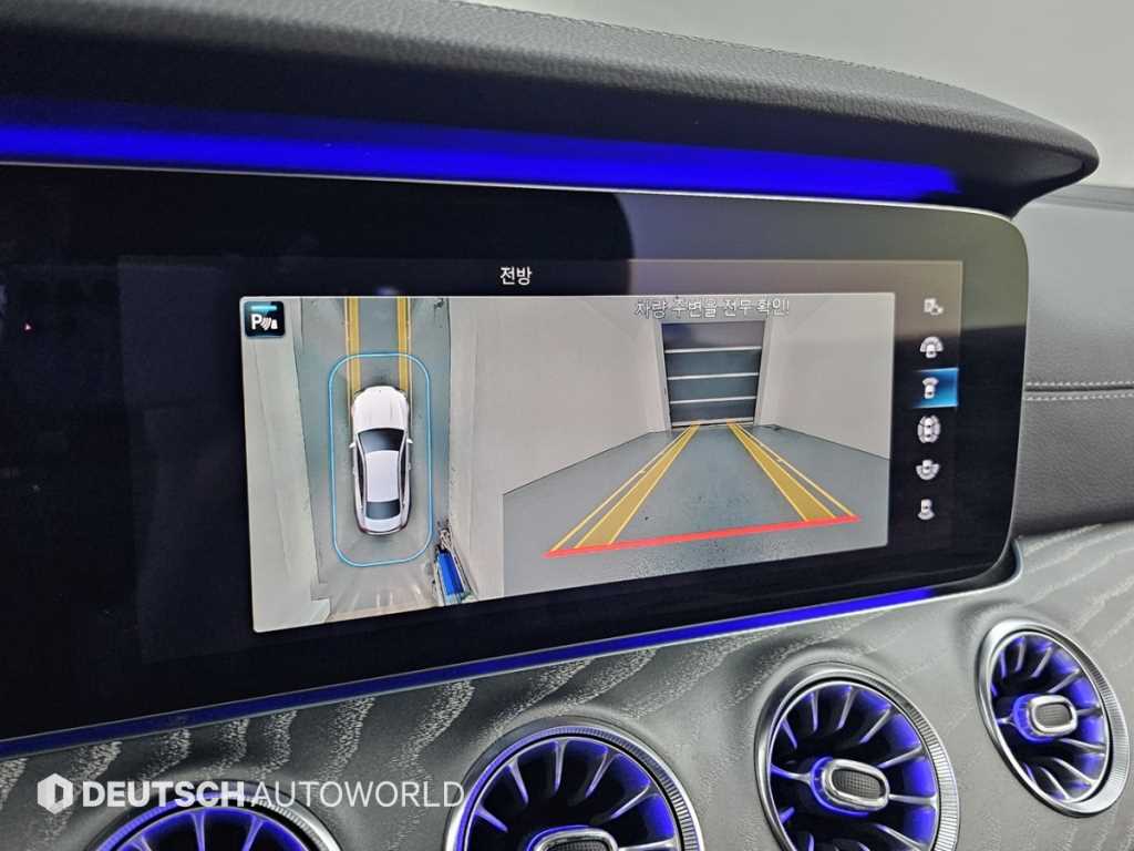 Mercedes-Benz E-Class — photo 15