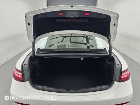 Mercedes-Benz E-Class — photo 19