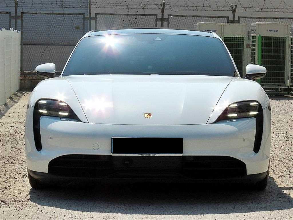 Porsche Taycan — photo 01