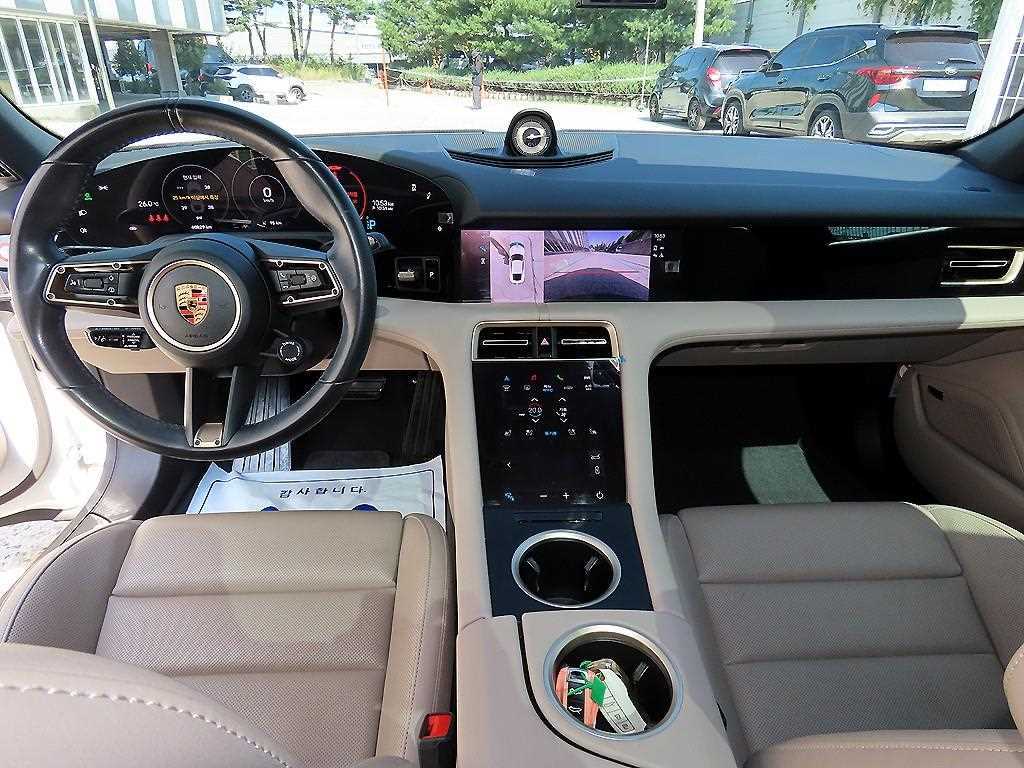 Porsche Taycan — photo 07