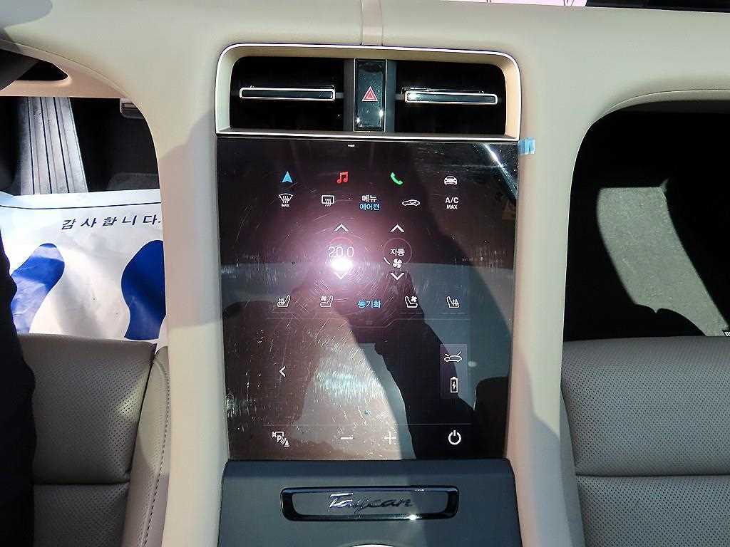 Porsche Taycan — photo 11