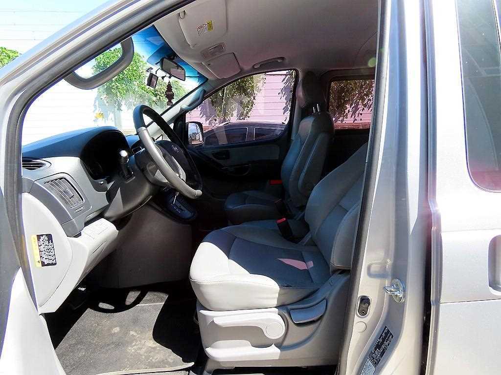 Hyundai Starex — photo 05