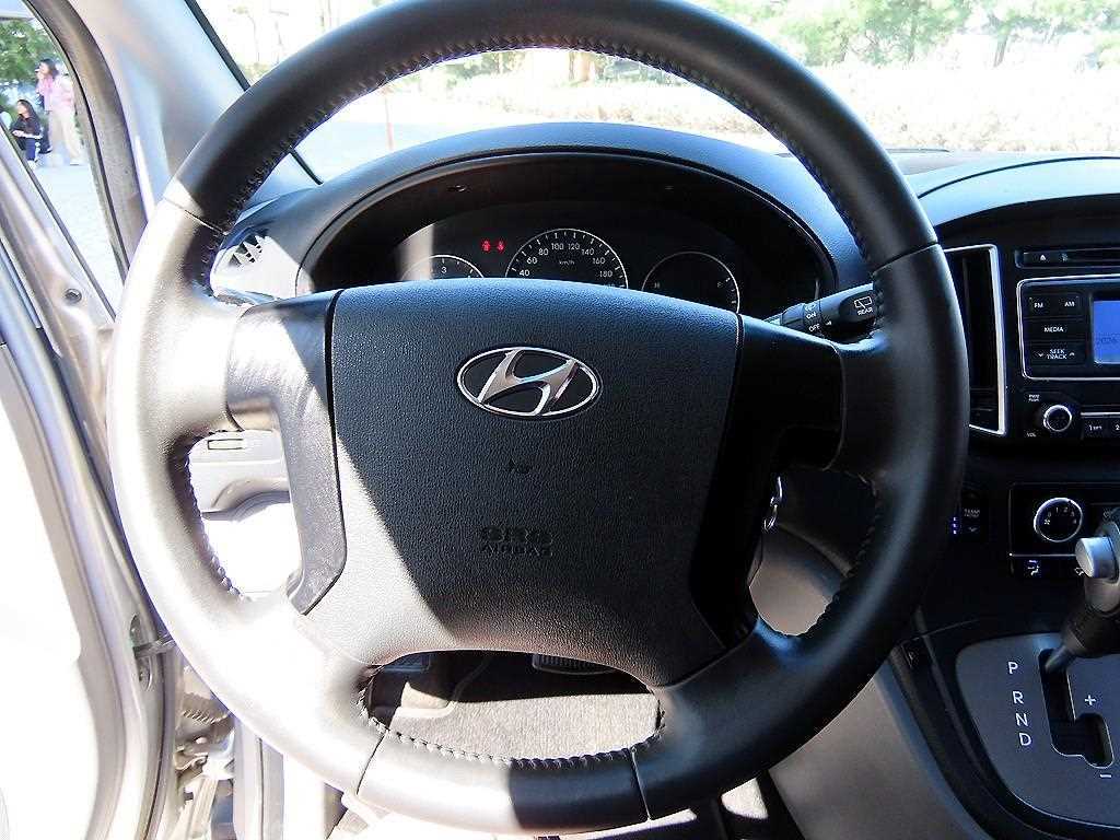 Hyundai Starex — photo 09