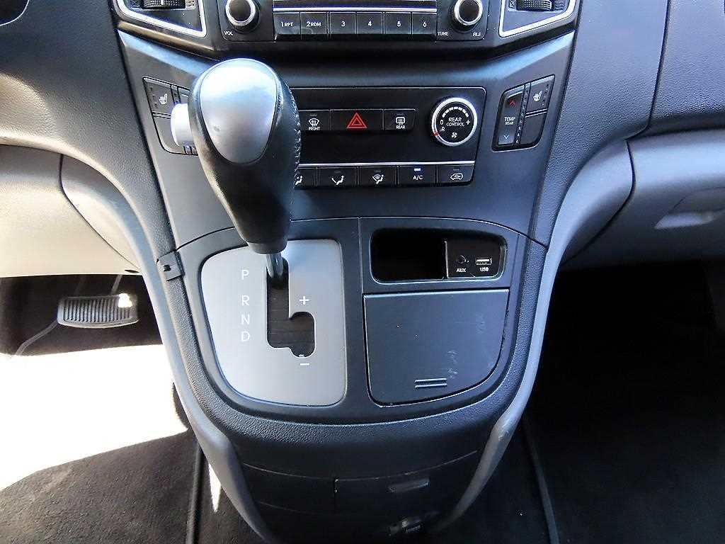 Hyundai Starex — photo 11