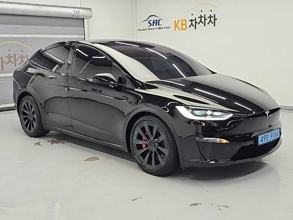 Tesla Model X — photo 04