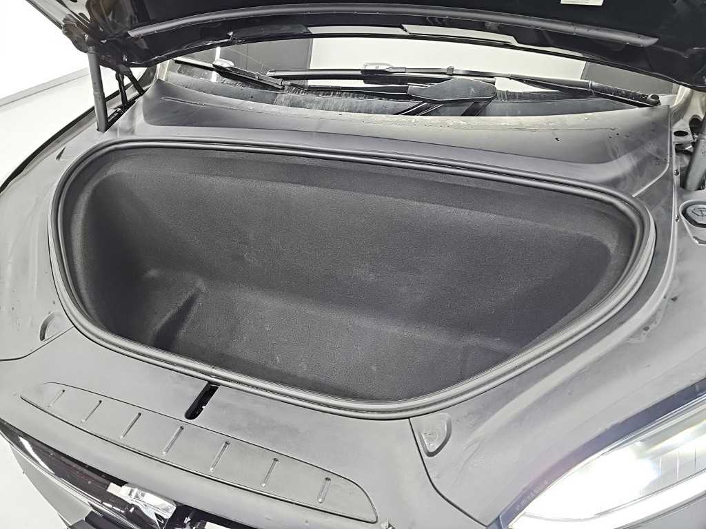 Tesla Model X — photo 05