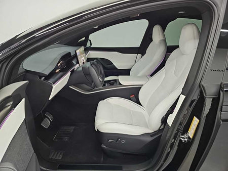 Tesla Model X — photo 11