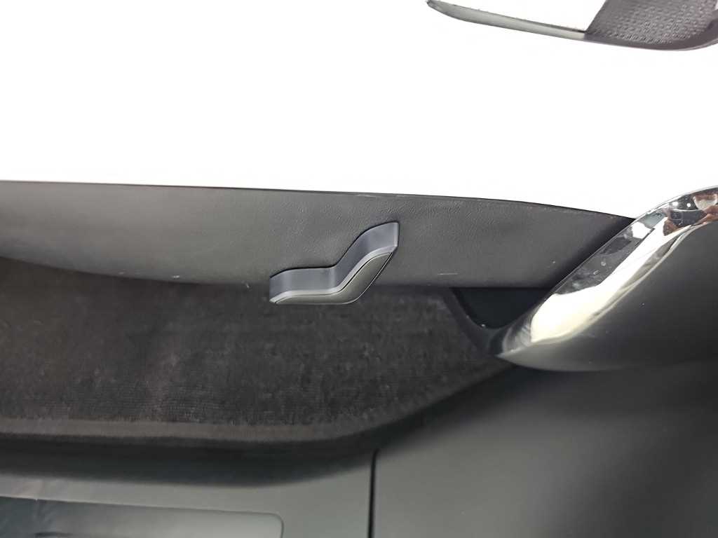 Tesla Model X — photo 13