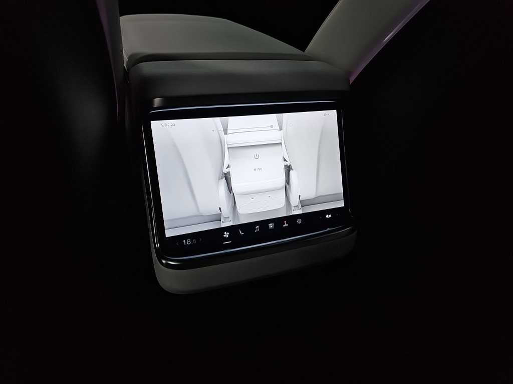 Tesla Model X — photo 14
