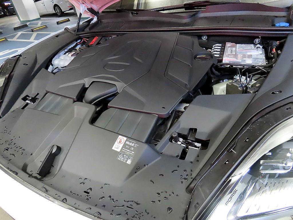 Porsche Cayenne — photo 19