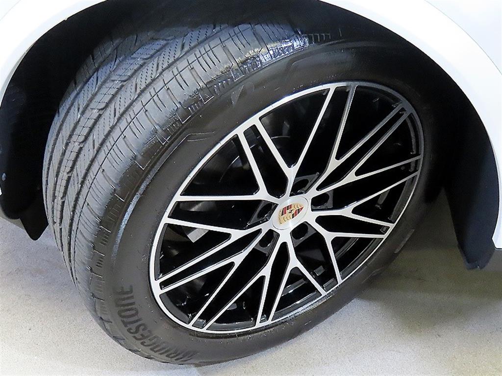 Porsche Cayenne — photo 20