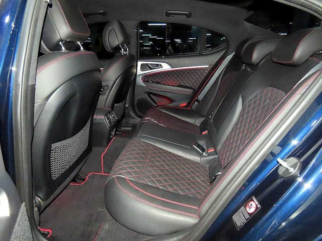 Genesis G70 — photo 07