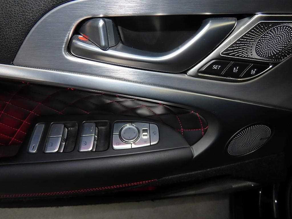 Genesis G70 — photo 13