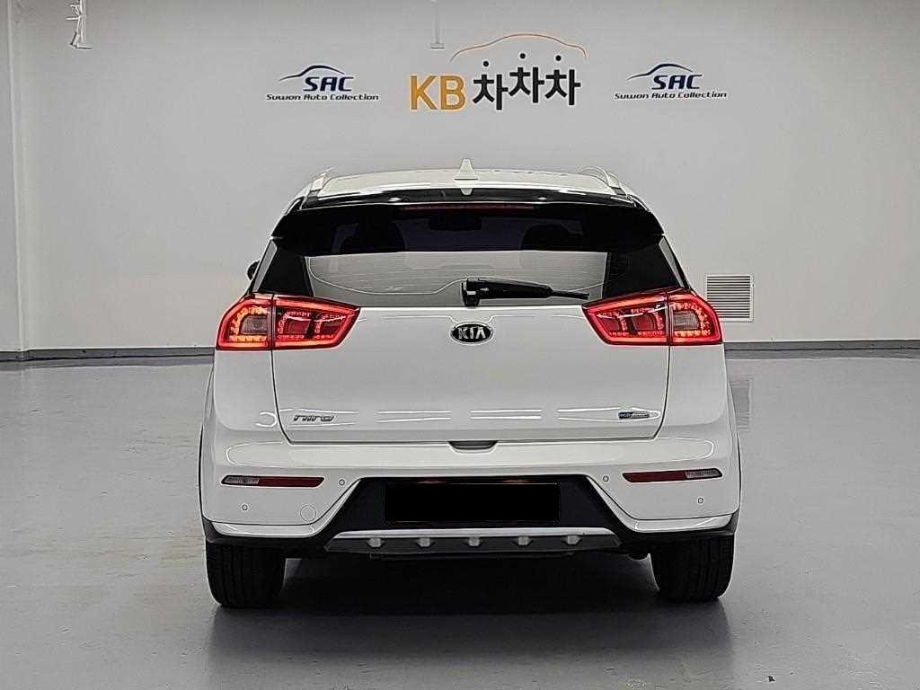 Kia Niro — photo 03