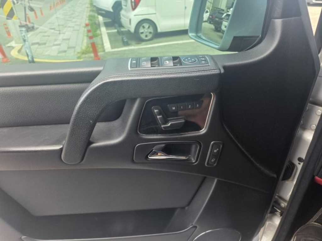 Mercedes-Benz G-Class — photo 10