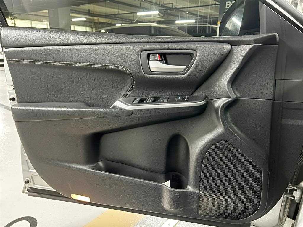 Toyota Camry — photo 07
