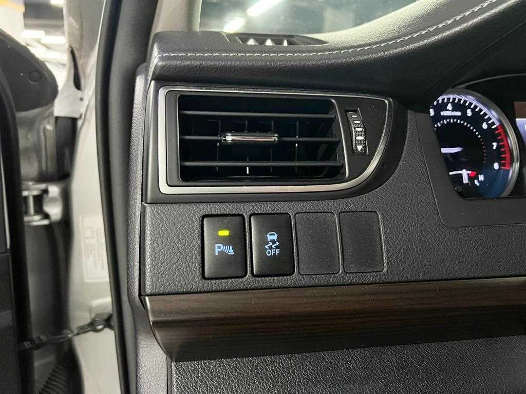 Toyota Camry — photo 08