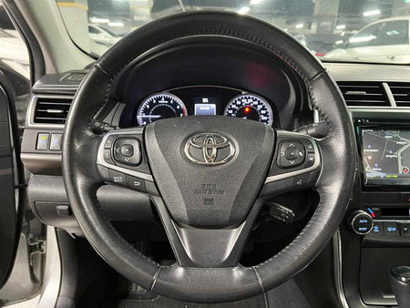 Toyota Camry — photo 09