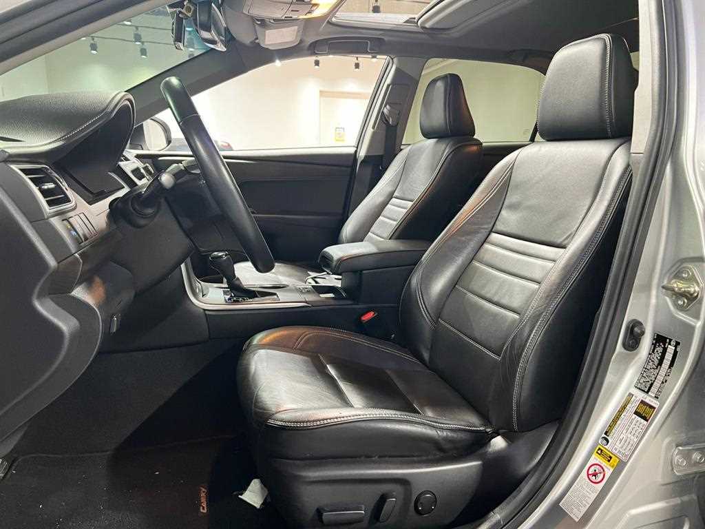 Toyota Camry — photo 16