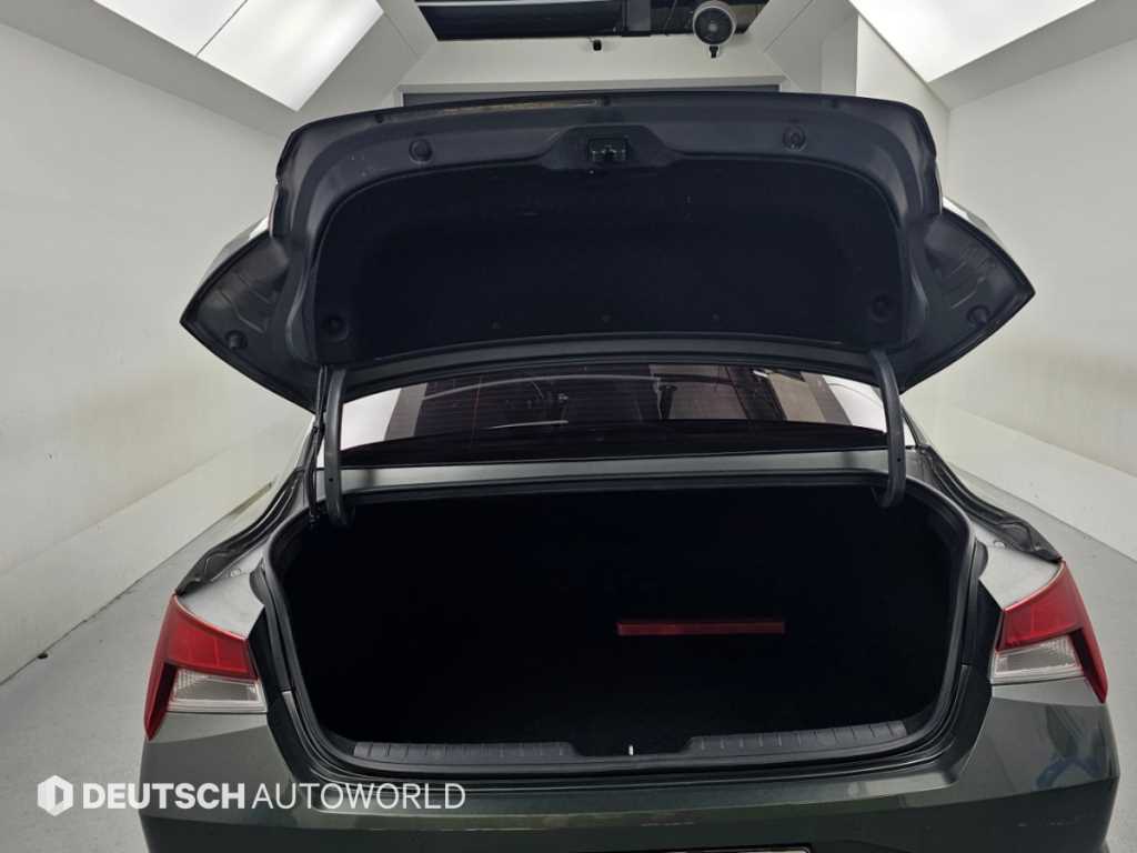 Hyundai Avante — photo 19