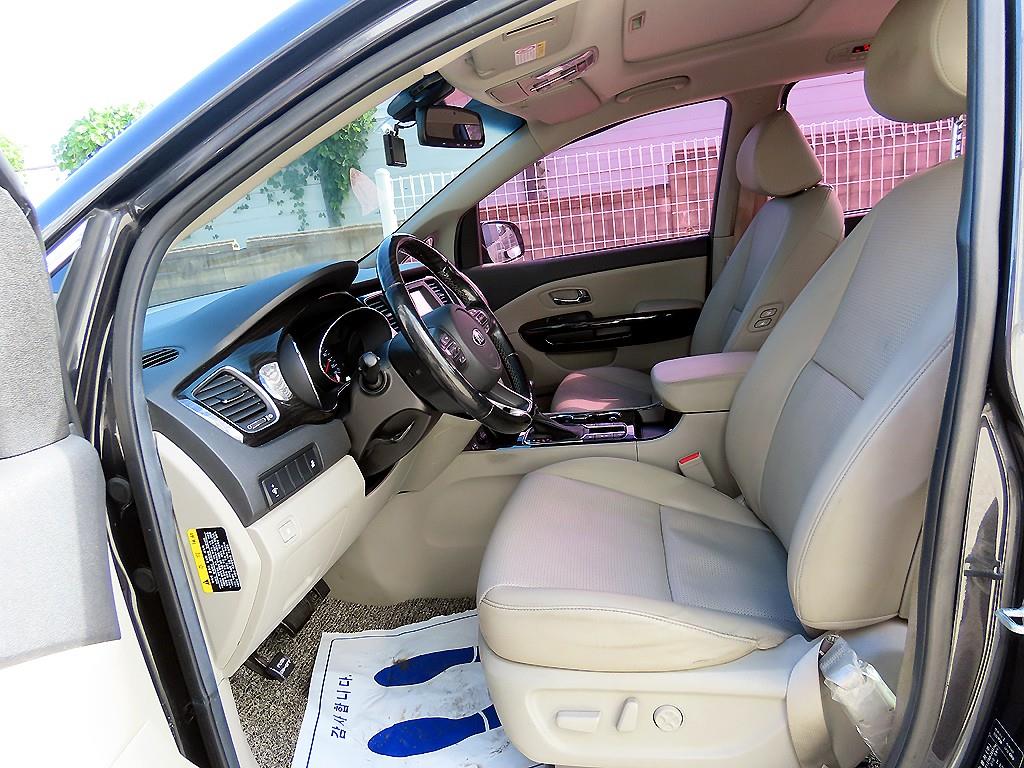 Kia Carnival — photo 05