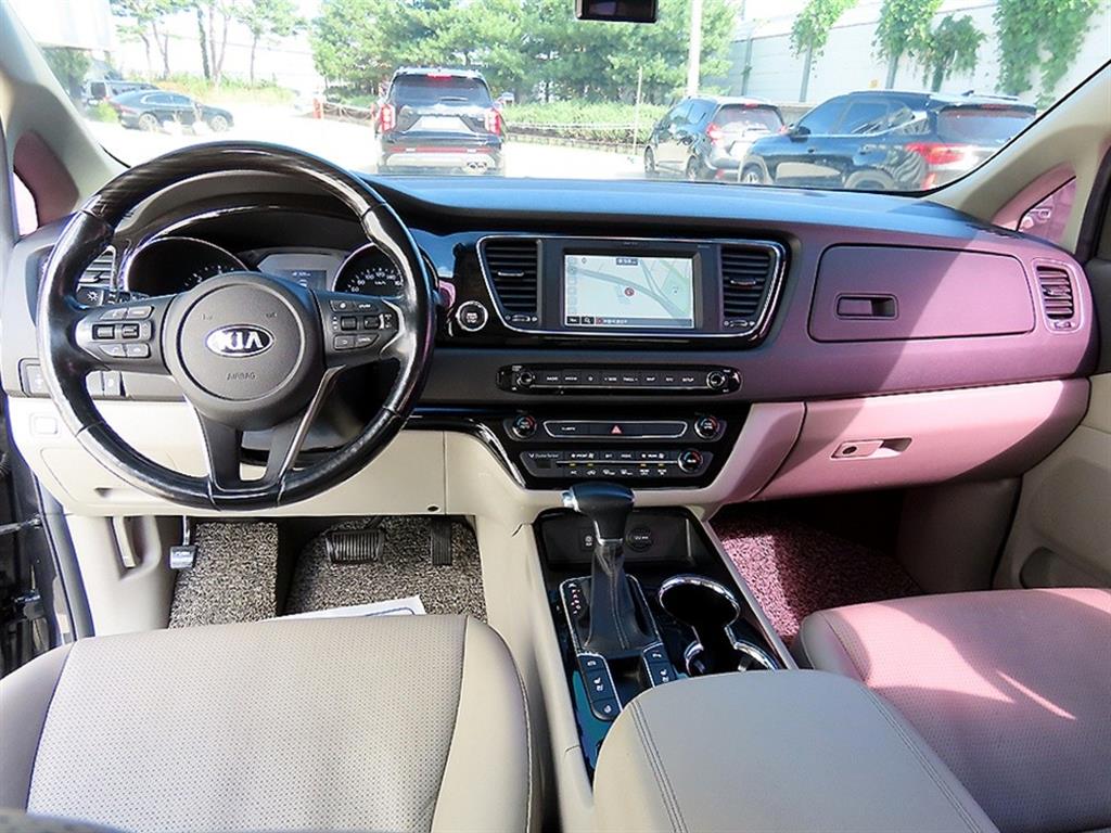 Kia Carnival — photo 08