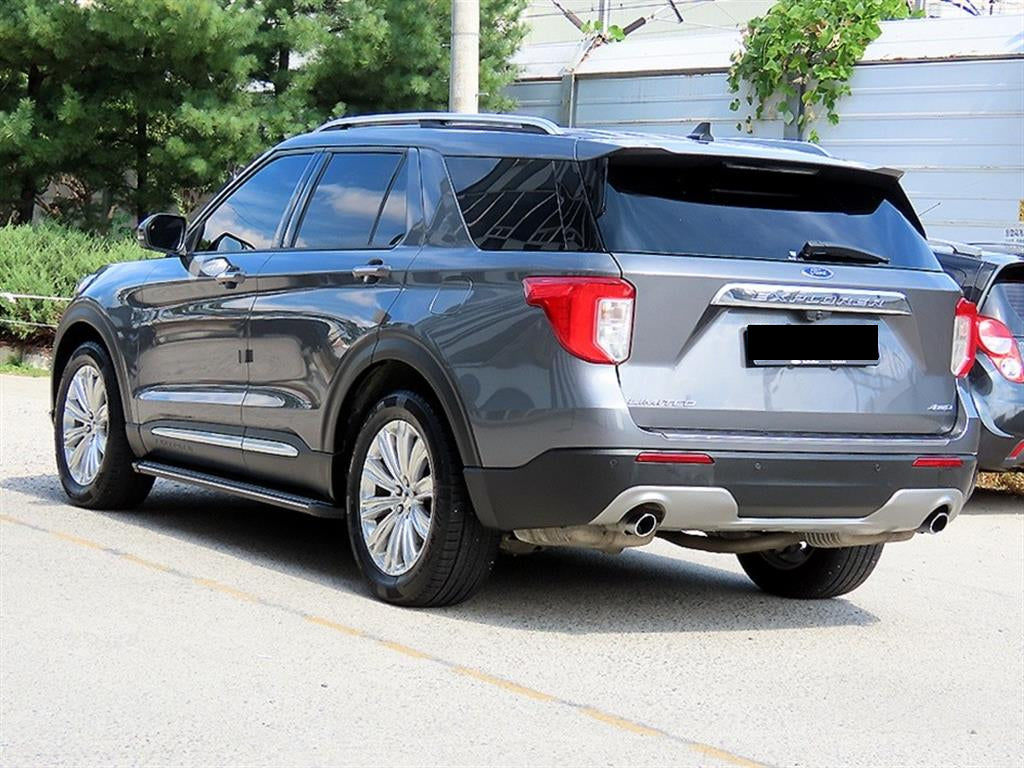 Ford Explorer — photo 03
