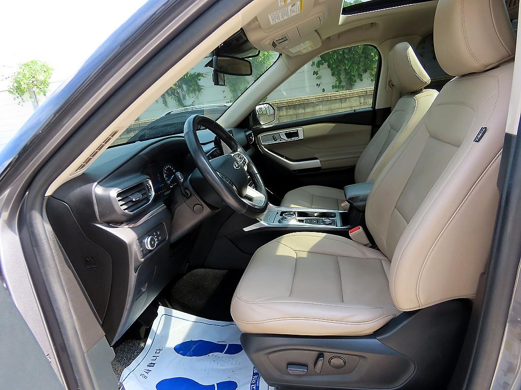 Ford Explorer — photo 05