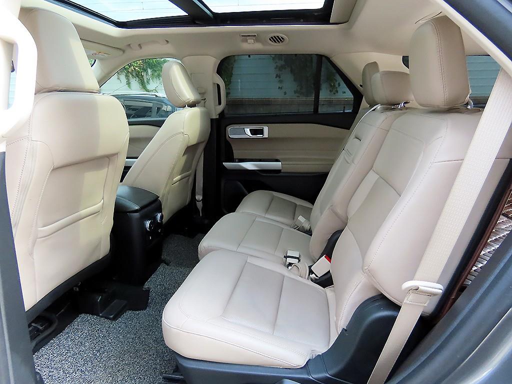 Ford Explorer — photo 06