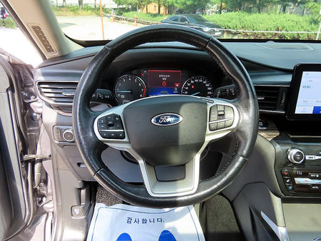 Ford Explorer — photo 08