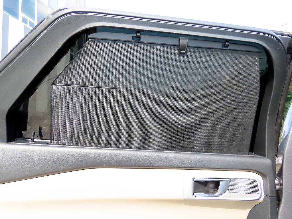 Ford Explorer — photo 14