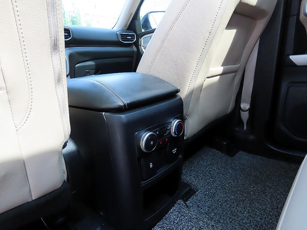Ford Explorer — photo 15