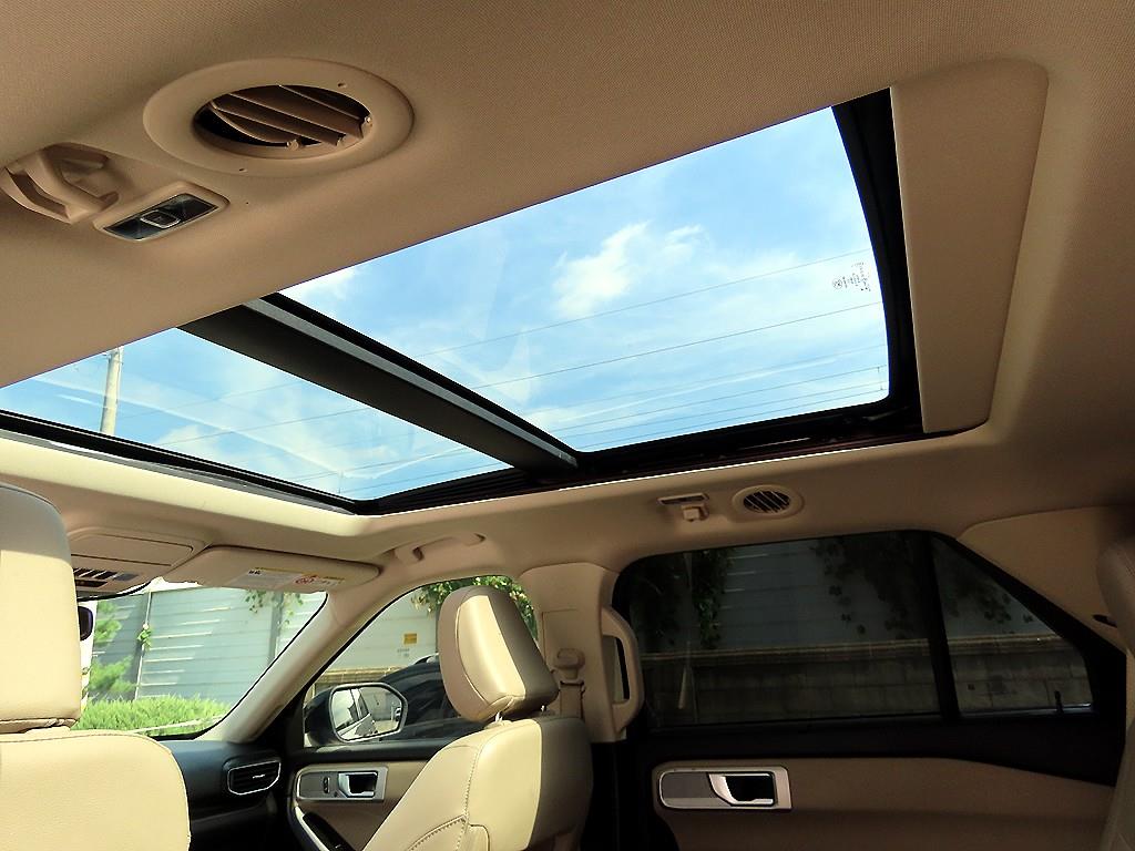 Ford Explorer — photo 16