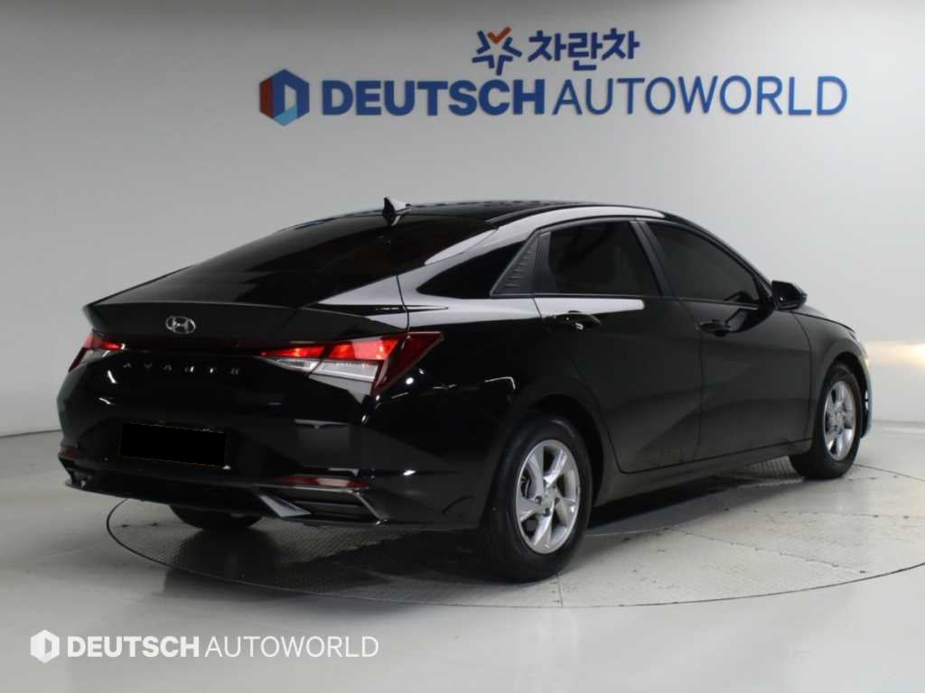 Hyundai Avante — photo 02