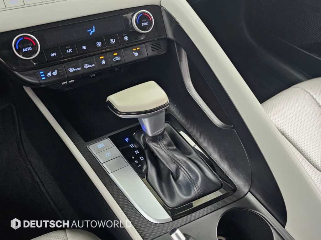 Hyundai Avante — photo 09