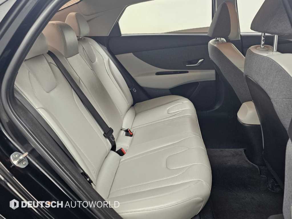 Hyundai Avante — photo 12